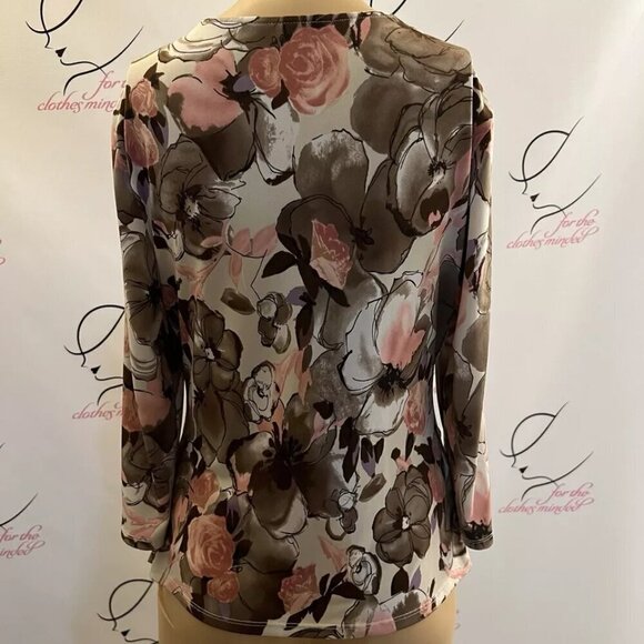 Unbranded. Size Small. Stretch V-Neck Pullover. 3/4 Sleeve. Floral. B90 - Picture 2 of 3